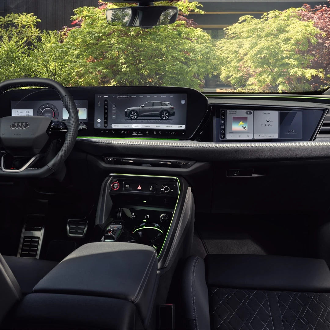 Audi Q5 SUV – Màn hình cong OLED